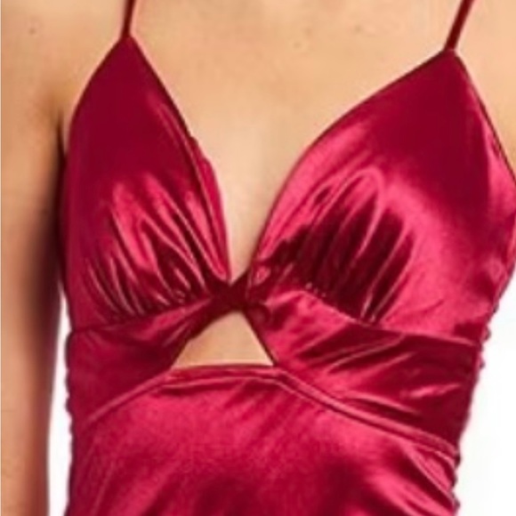 Cherry Spaghetti-Strap V-Neck Twist Cut-Out Stretch Satin Slim Dress Size Large - Picture 2 of 4